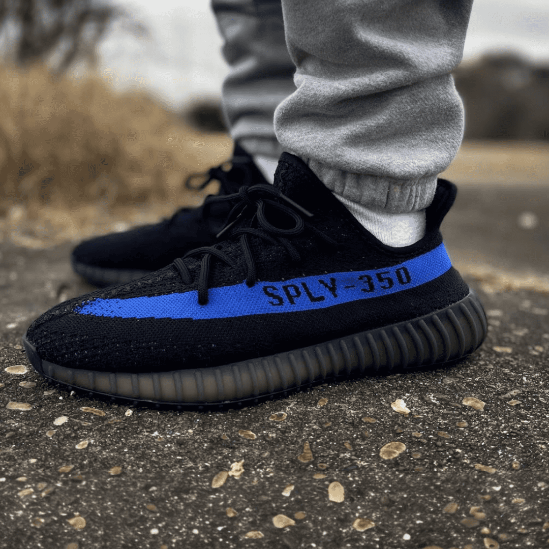 Adidas Yeezy Boost 350 V2 Dazzling Blue Semi UA With Full Accessories