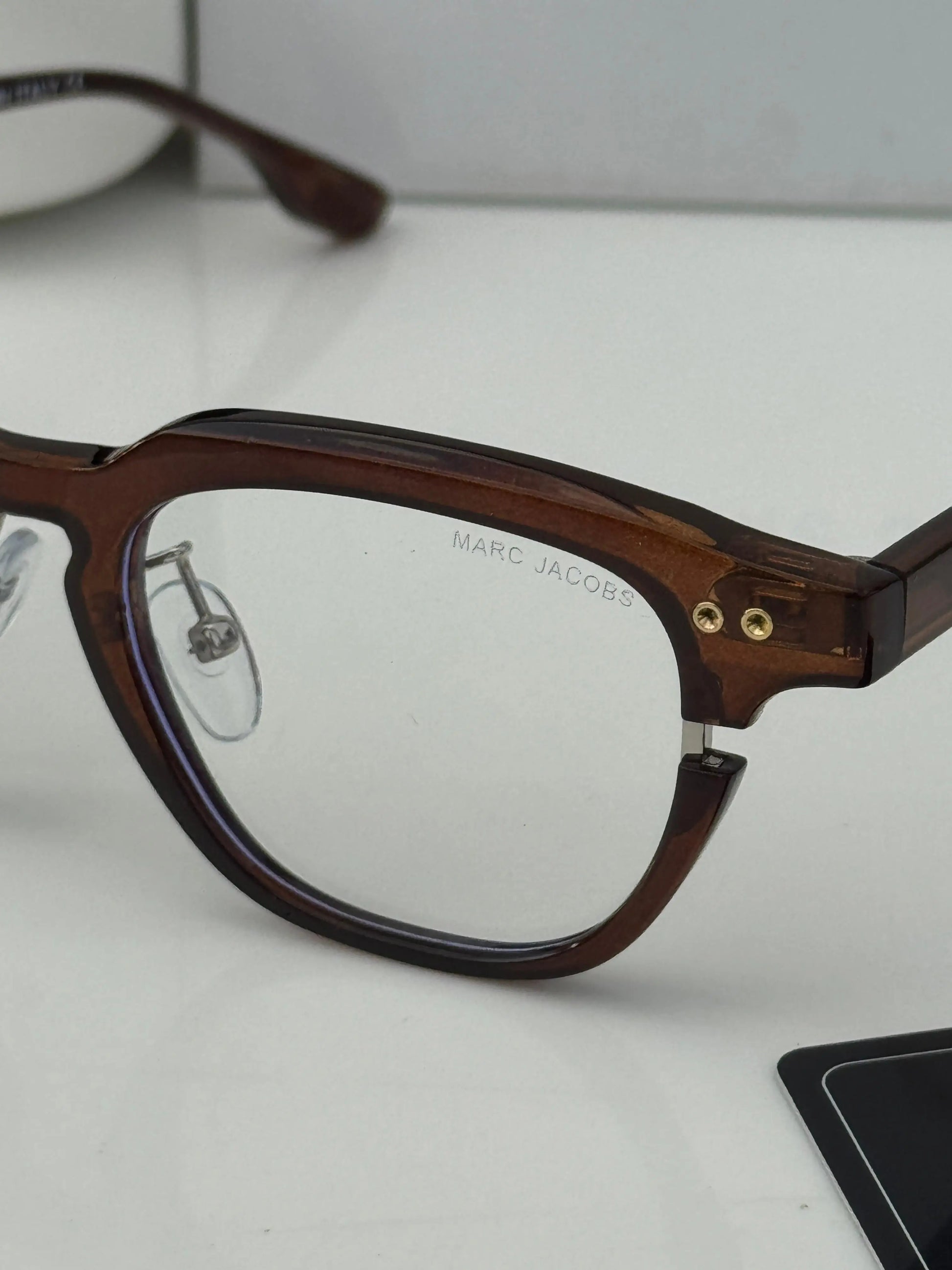 Marc_jacobs_1131_brown_plano